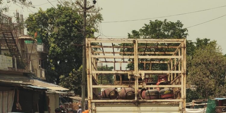 एनटीपीसी रिहंद में गैस का ‘खेल’! को-ऑपरेटिव एजेंसी पर कालाबाजारी के गंभीर आरोप, हफ्तों से उपभोक्ता परेशान ।।