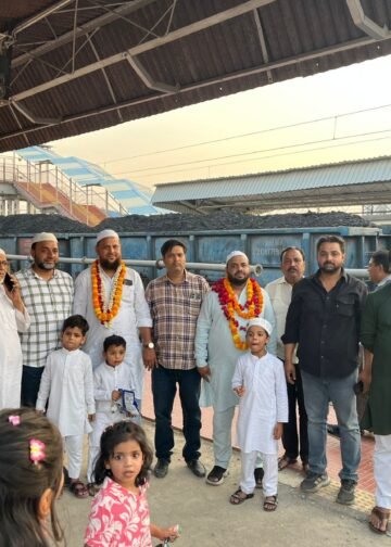 पांच जायरीन हज के लिए रवाना,नम आंखों से दी गई बिदाई।