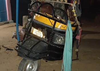 अज्ञात वाहन के टक्कर से टेंपो सवार गंभीर रूप से घायल चालक की हुई मौत।