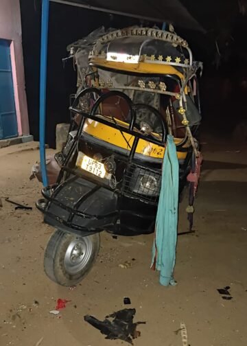 अज्ञात वाहन के टक्कर से टेंपो सवार गंभीर रूप से घायल चालक की हुई मौत।