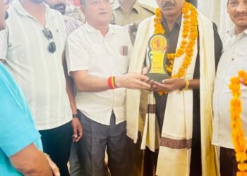 प्रेस क्लब बीजपुर द्वारा हँसमुख व कर्मठ उपनिरीक्षक श्रवण यादव को दी गई भावभीनी विदाई ।।