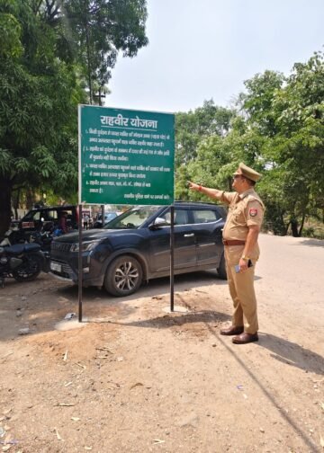बीजपुर पुलिस की सराहनीय पहल राहवीर और कैशलेस योजना के प्रति ग्रामीणों को किया जागरूक।