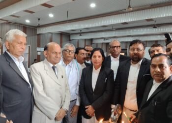 न्याय के मंदिर में नई ऊर्जा का संचार : बार एसोसिएशन सोनभद्र की नई टीम ने ली शपथ।