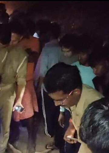 मधुपुर-नौगढ मार्ग पर सड़क हादसे में 2 की मौत, 4 घायल, मौके पर पहुंची पुलिस।