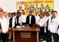 भीषण गर्मी को देखते हुए 15 वरिष्ठ अधिवक्ताओं को किया गया गमछा वितरण।