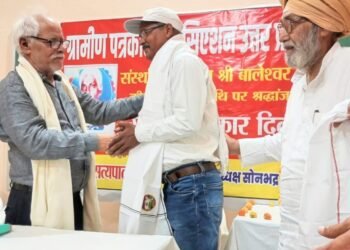ओबरा में पत्रकारों ने मनाई ग्रापए पत्रकारिता दिवस, बालेश्वर पुण्यतिथि ।