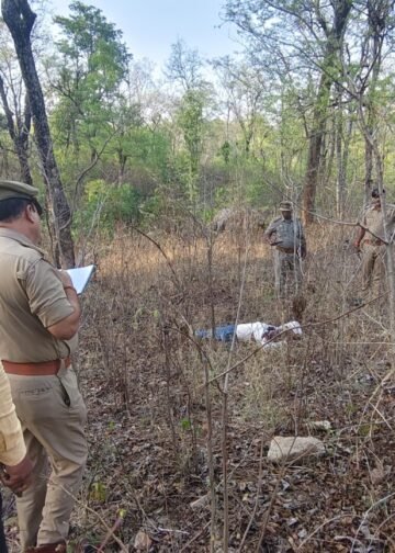 कटौंधी के जंगल में अधेड़ की हत्या, बाइक से कुछ दूर मिला शव।
