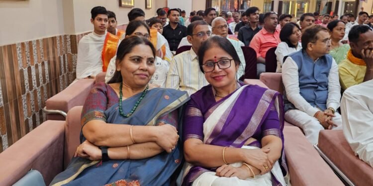 सोनभद्र की कवयित्री डॉक्टर रचना तिवारी को मिला विंध्य गौरव सम्मान।