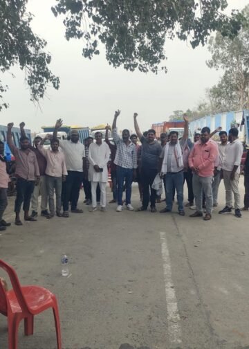 राख परिवहन ठप: ट्रक मालिकों का अनिश्चितकालीन धरना, रेट बढ़ाने को लेकर ठेकेदारों के खिलाफ मोर्चा ।।