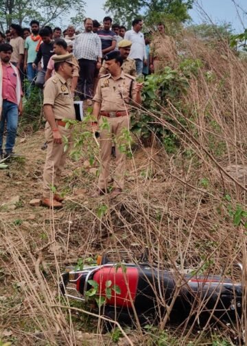 झाड़ियों में मिला युवक का शव, हत्या की आशंका से क्षेत्र में सनसनी।
