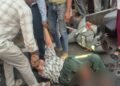 ट्रक की टक्कर से मां-बेटी गंभीर घायल, वाराणसी ट्रॉमा सेंटर रेफर।