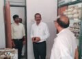 मुख्य चिकित्सा अधिकारी ने सामुदायिक स्वास्थ्य केंद्र शाहगंज का किया औचक निरीक्षण।